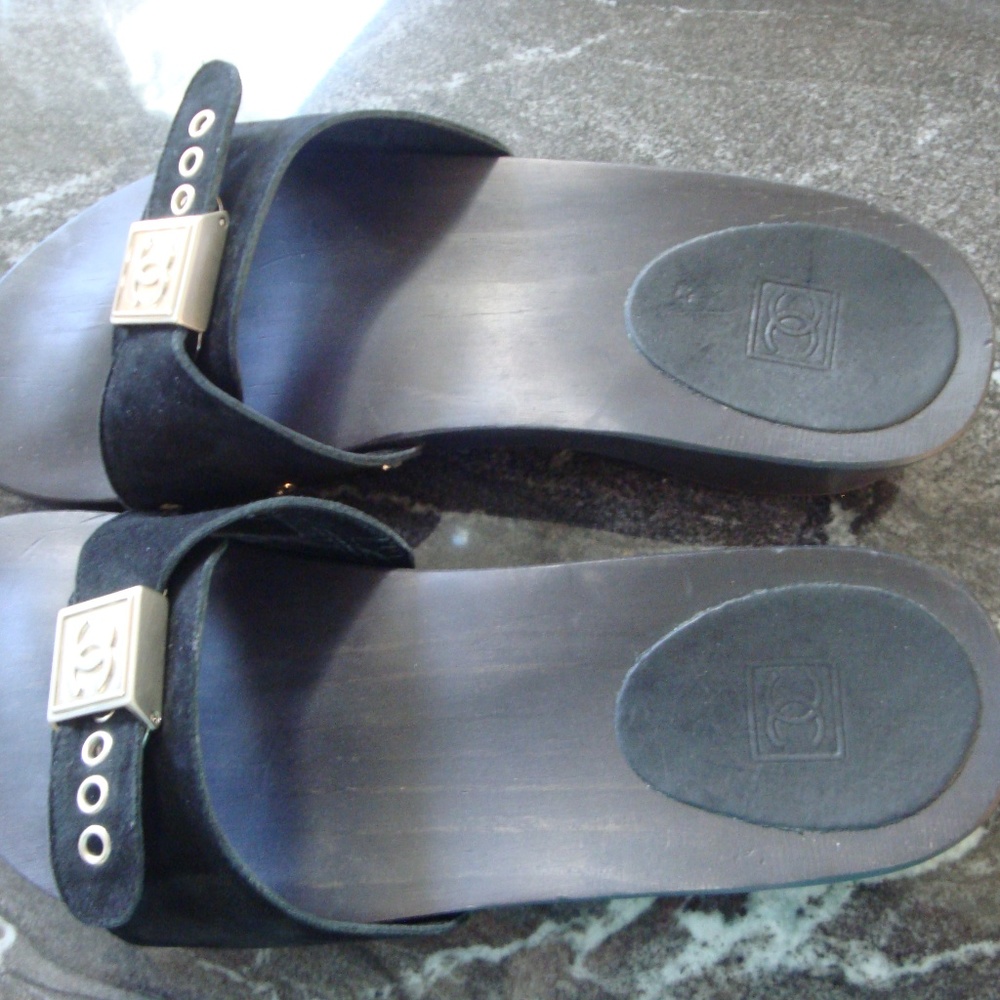 Chanel black suede slip on sandals - Authentic siz